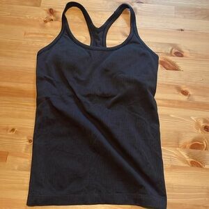 Lululemon ebb to the street waist length top
